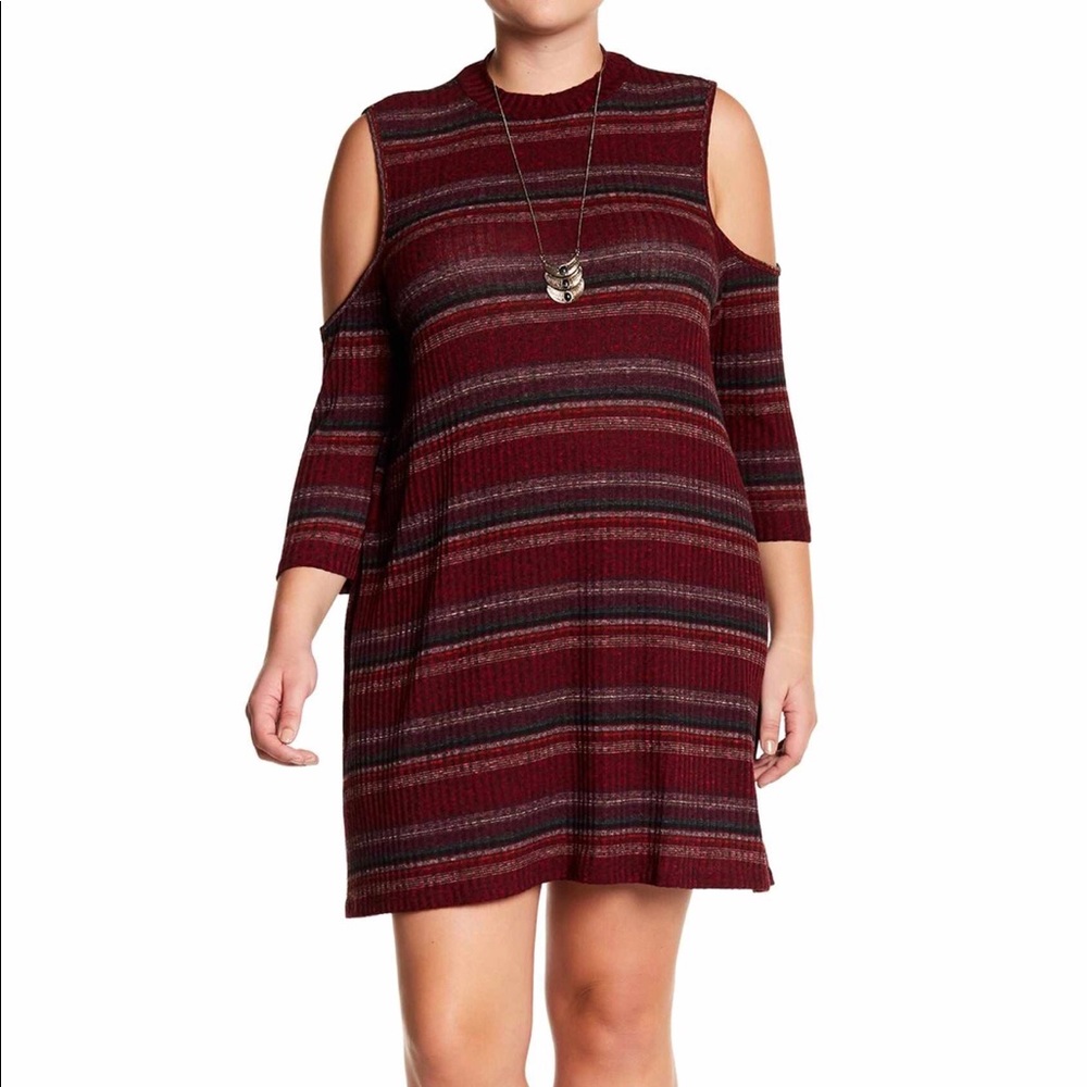 Want And Need NEW  Womens Cold-Shoulder Shift Dres